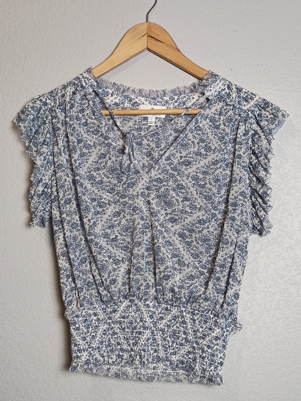 Women's Socialite Blue and White Floral Top Size L